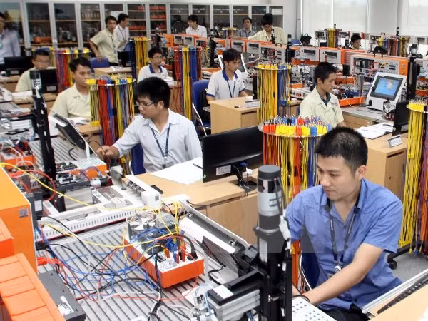 Firms with resumed operations rise sharply in eight months ảnh 1