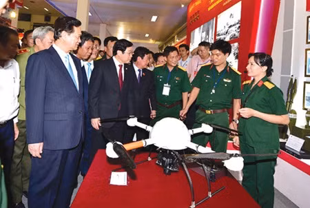 Exhibition features Vietnam’s 70-year achievements ảnh 1