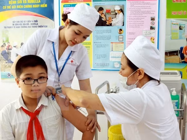  Nationwide expanded vaccination campaign reels in success ảnh 1