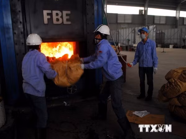 Hanoi opens new waste treatment plant ảnh 1