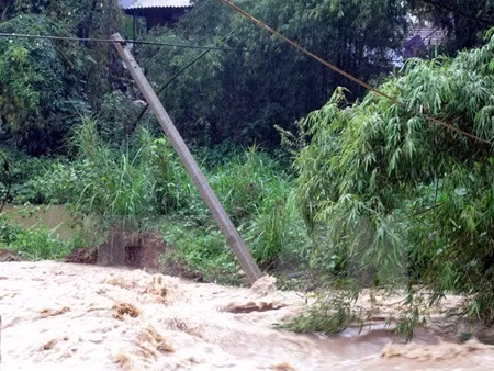 Rain, floods leave thousands without power ảnh 1