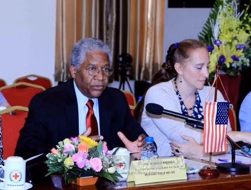 US pledges to assist Vietnam in humanitarian activities ảnh 1
