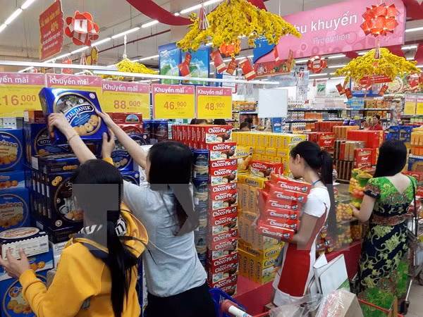 Vietnam’s growth forecast downgraded, mid-term outlook positive ảnh 1