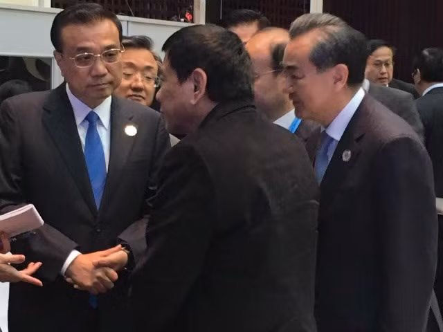 China hopes ties with Philippines back on normal ảnh 1