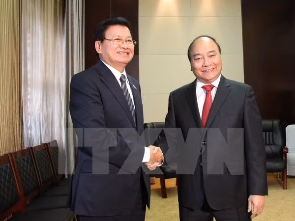 Prime Minister meets with Lao, Philippine leaders ảnh 1