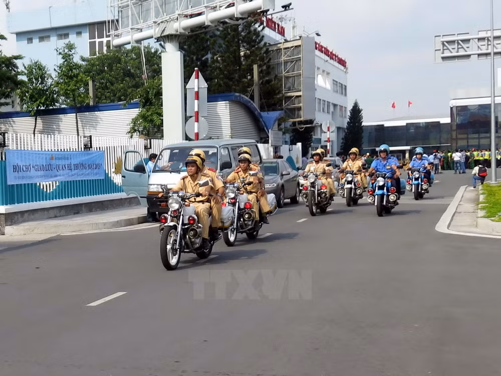 Vietnam aims to cut road accidents, death tolls by 5-10 percent ảnh 1