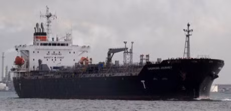 Stranded foreign ship towed ashore ảnh 1 Stranded foreign ship towed ashore ảnh 1