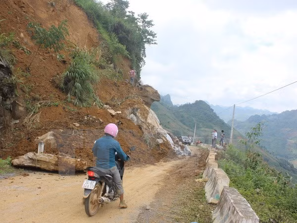 Torrential rains, landslides hit the north, killing 12 ảnh 1 Torrential rains, landslides hit the north, killing 12 ảnh 1