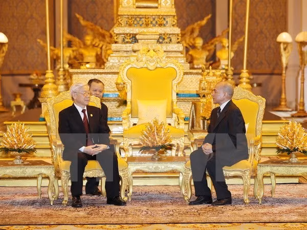 Party chief’s State visit spotlighted on Cambodian media ảnh 1