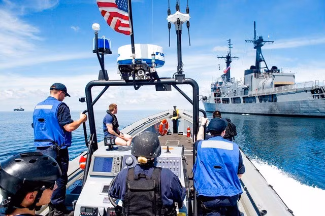 US, Philippines hold joint naval patrol ảnh 1
