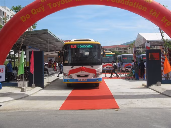 Da Nang debuts new public bus route ảnh 1 Da Nang debuts new public bus route ảnh 1