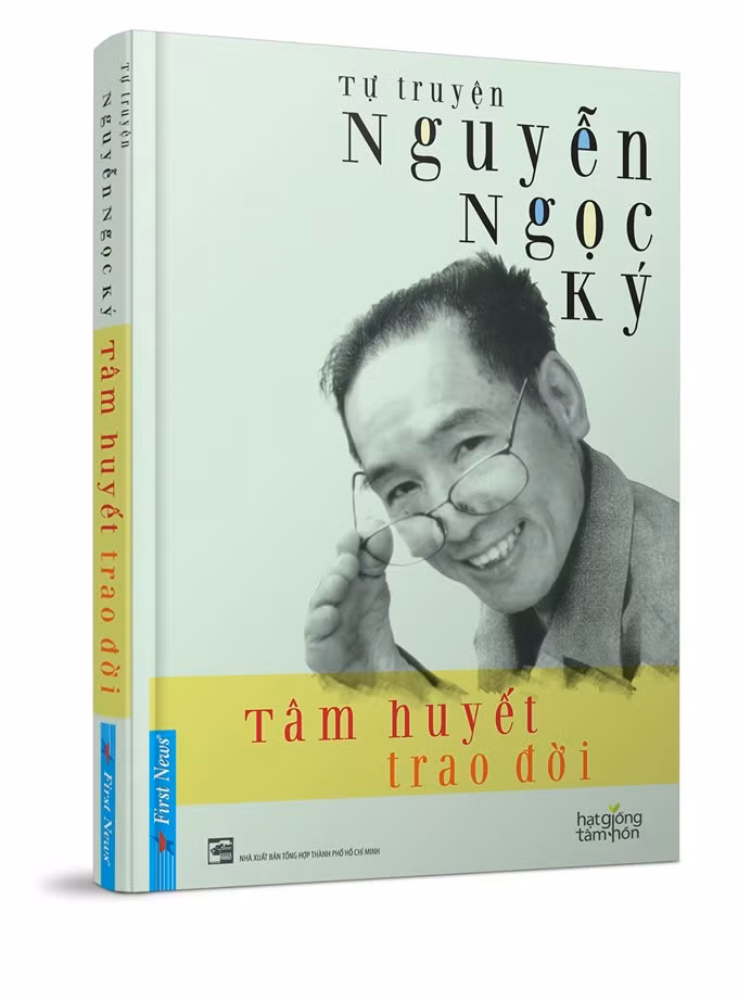 Teacher who writes with feet releases 3rd autobiography ảnh 1