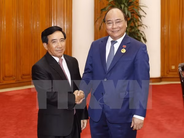 PM Nguyen Xuan Phuc pledges continuous support for Laos’s nation building ảnh 1 PM Nguyen Xuan Phuc pledges continuous support for Laos’s nation building ảnh 1