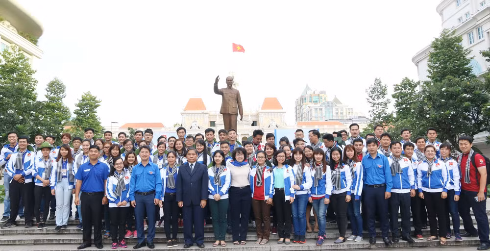 HCM City youths join voluntary activities in Laos ảnh 1 HCM City youths join voluntary activities in Laos ảnh 1
