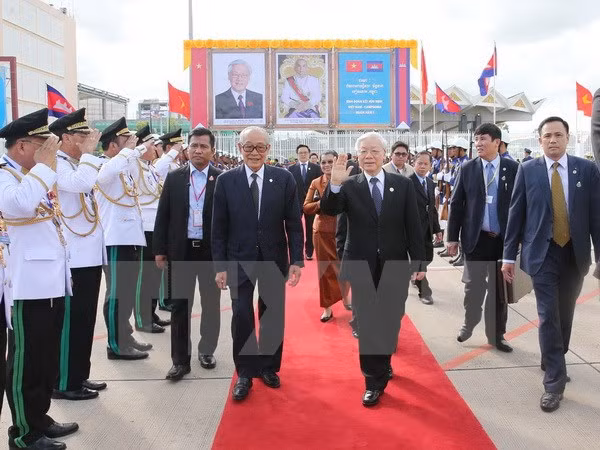 Party leader encourages Vietnam-Cambodia local-level cooperation ảnh 1