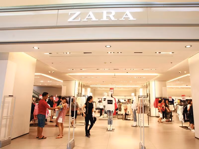 Local fashion brands face fierce competition with foreign rivals ảnh 1