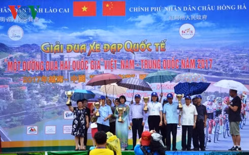 Int’l cycling race closes in Lao Cai ảnh 1