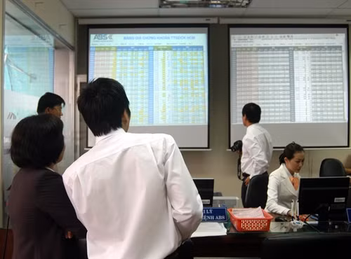 Shares rise on Vinamilk and FPT gains ảnh 1 Shares rise on Vinamilk and FPT gains ảnh 1