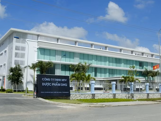 Japanese group buys 24 percent of Vietnam’s leading drug maker ảnh 1