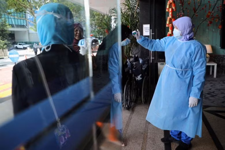 Malaysia confirms first citizen infected with coronavirus ảnh 1