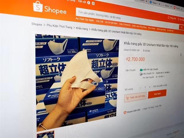Online sellers fined for hiking prices of face masks, hand sanitiser ảnh 1