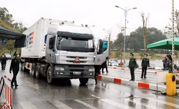 Vietnam restores goods transactions at border gates with China ảnh 1