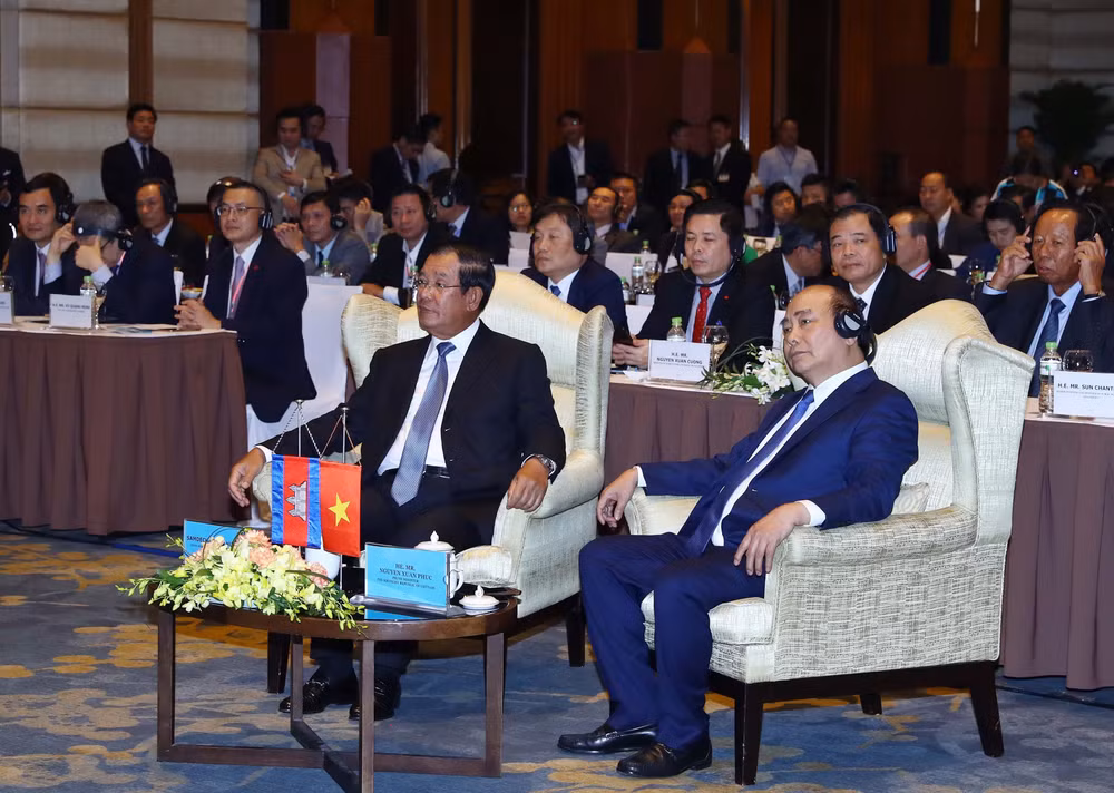 Vietnam, Cambodia PMs attend business forum ảnh 1 Vietnam, Cambodia PMs attend business forum ảnh 1