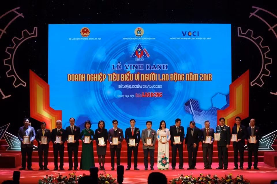 Sixty standout enterprises for labourers honoured ảnh 1