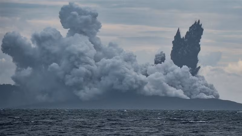 Indonesian volcano Anak Krakatau loses two-thirds of height ảnh 1