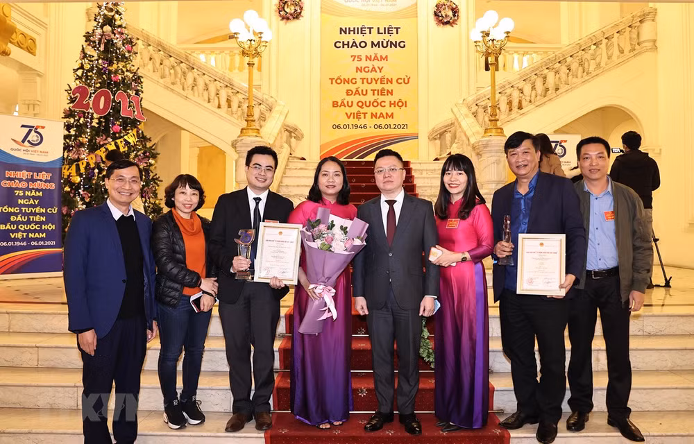 Winners of Press Awards marking 75th anniversary of NA announced ảnh 1