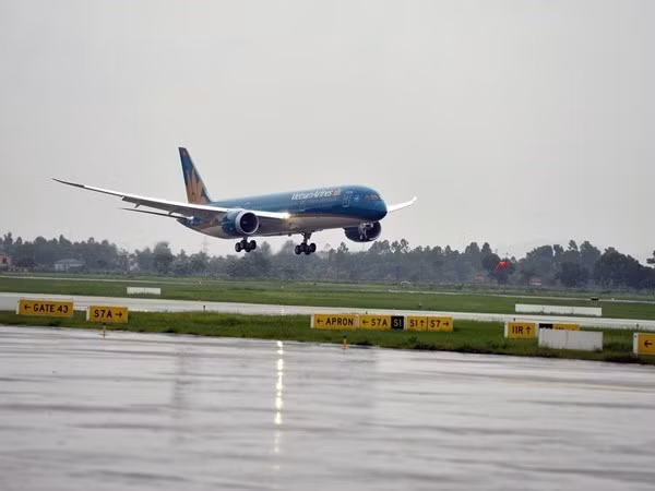 Runway closure in Tan Son Nhat airport may cause delays ảnh 1 Runway closure in Tan Son Nhat airport may cause delays ảnh 1