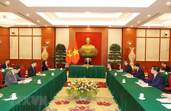Top Vietnamese, Chinese leaders hold phone talks ảnh 1