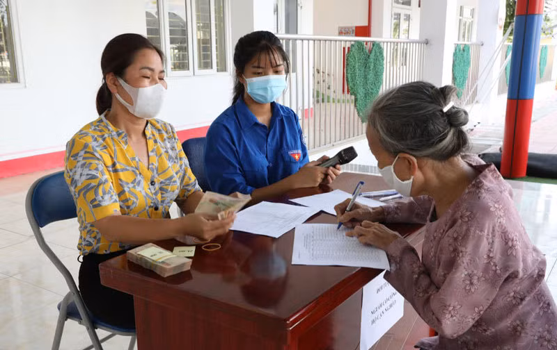 Social welfare packages benefits over 2.91 million people in Hanoi ảnh 1