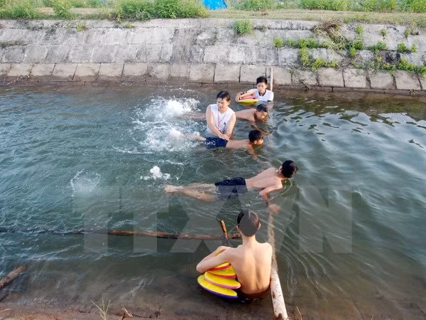 Project teaches swimming to thousands of kids in Thua Thien – Hue ảnh 1