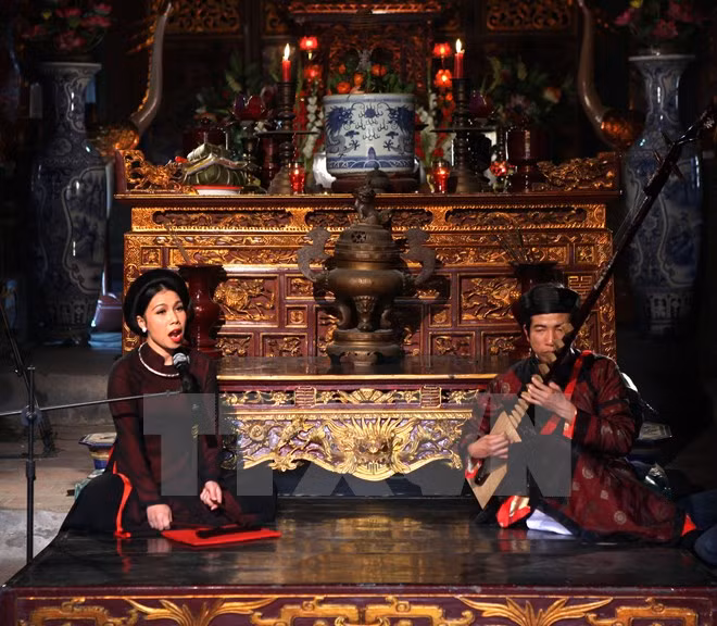  Exhibition highlights historical event in Hanoi ảnh 1