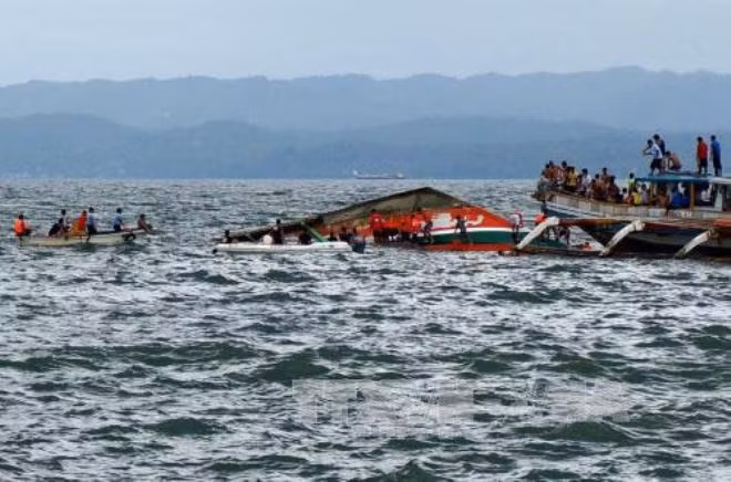 Philippines: Ferry sinks off with 251 people onboard ảnh 1