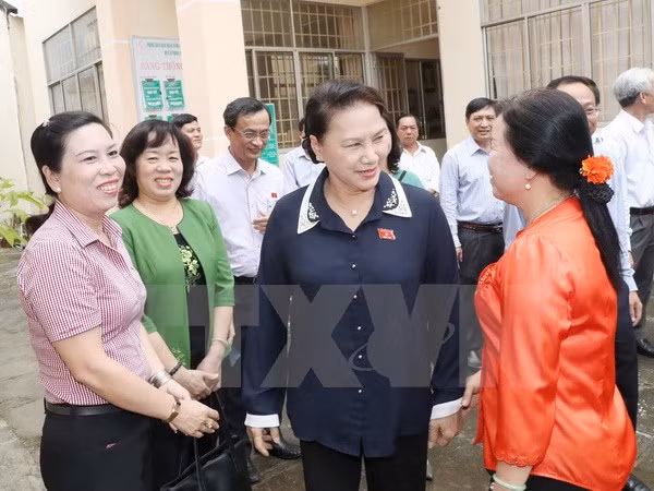 NA Chairwoman Nguyen Thi Kim Ngan meets Can Tho voters ảnh 1