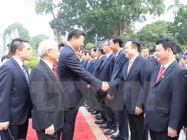 Vietnam, China ink myriad of cooperation documents ảnh 1