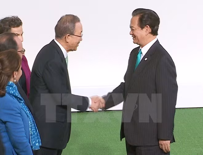 PM attends opening of UN climate change conference in Paris ảnh 1