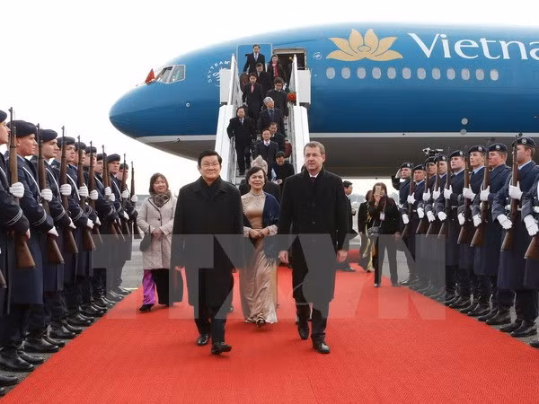 President arrives in Berlin, starting State visit ảnh 1