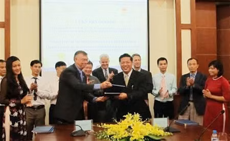 US foundation offers aid in addressing UXO impacts ảnh 1 US foundation offers aid in addressing UXO impacts ảnh 1