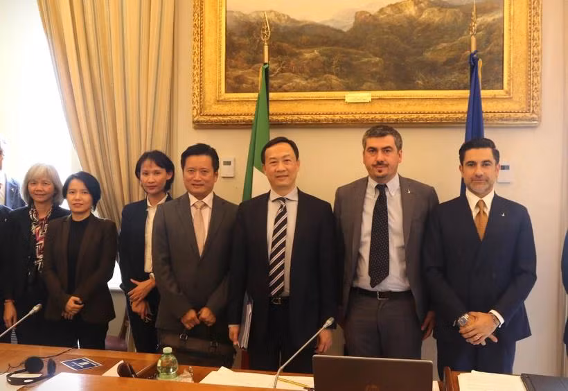 Vietnam shares strategic knowledge about Indo-Pacific with Italy ảnh 1