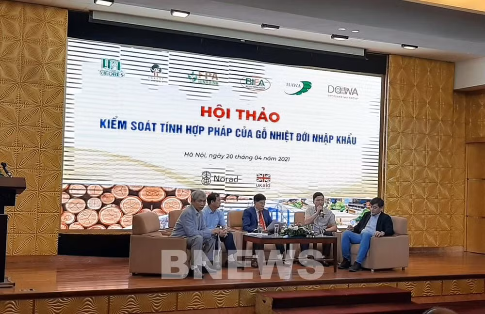 Workshop discusses control of risks in tropical timber imports ảnh 1