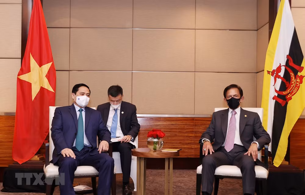 PM meets Sultan of Brunei on sidelines of ASEAN Leaders’ Meeting ảnh 1