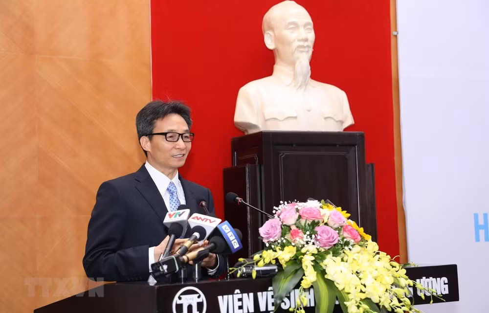 COVID-19 vaccines to be distributed equally: Deputy PM ảnh 1 COVID-19 vaccines to be distributed equally: Deputy PM ảnh 1