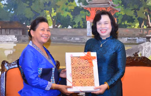 Hanoi, Vientiane women look to forge business partnerships ảnh 1