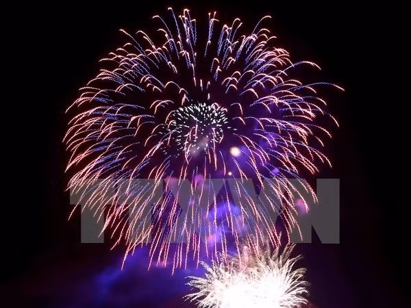 Fireworks, cultural-sport events mark national reunification day ảnh 1 Fireworks, cultural-sport events mark national reunification day ảnh 1