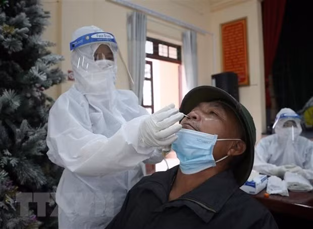 Vietnam reports 4,899 new COVID-19 cases ảnh 1