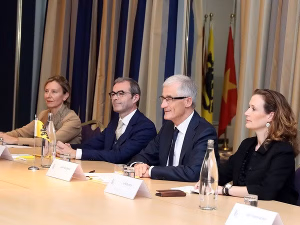 PM meets ministers of Belgium’s Flanders, Wallonia regions ảnh 1 PM meets ministers of Belgium’s Flanders, Wallonia regions ảnh 1