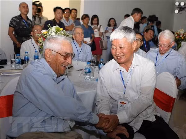 Vietnamese, US veteran pilots gather in Hanoi ảnh 1